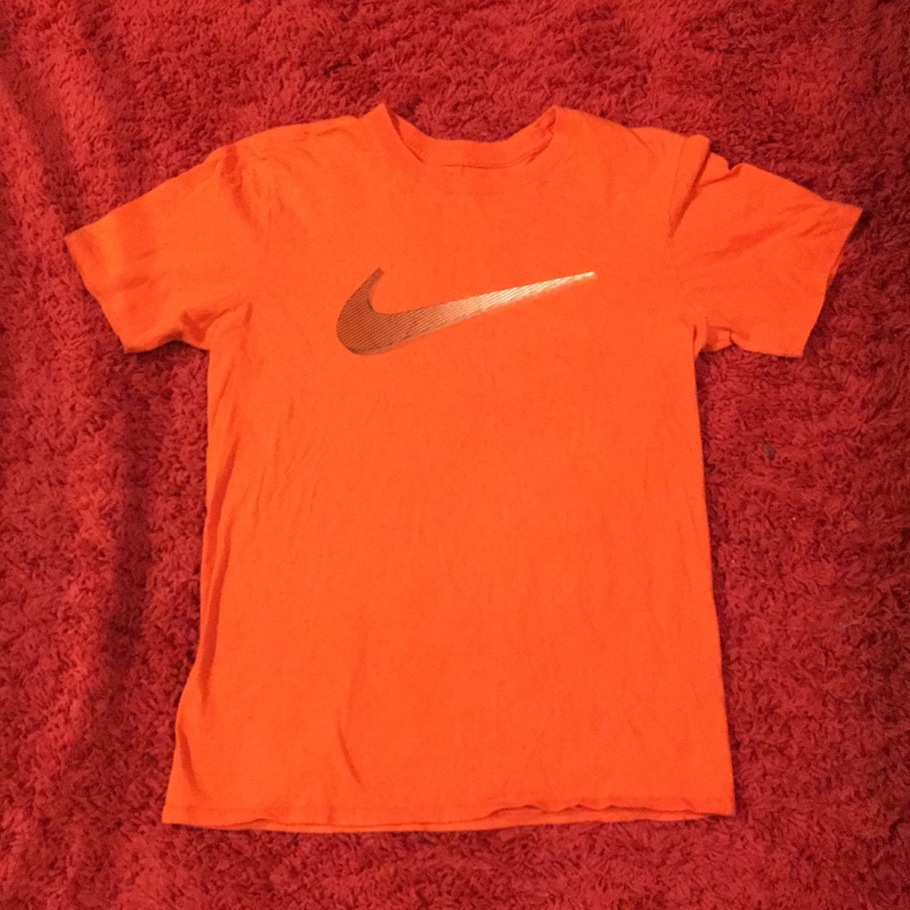 Nike Tee ❤️